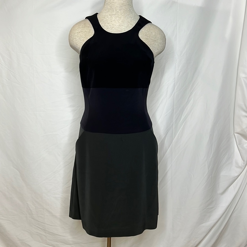 🔹 Emporio Armani Shift Dress